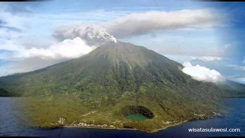 Gunung Berapi di Sulawesi dengan Pesona Menawan