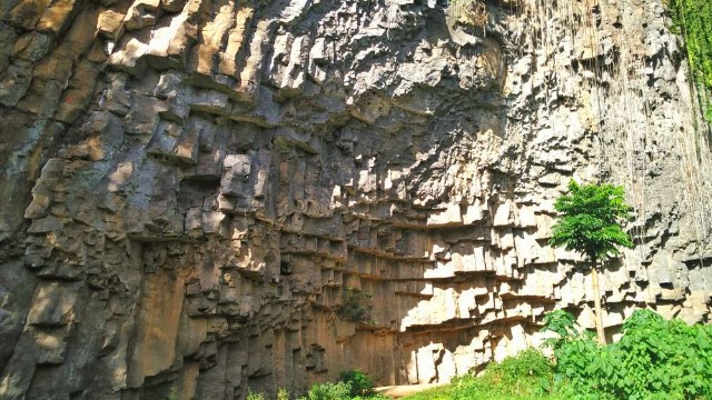 Pesona Tebing Batu Kilo 3 Amurang: Destinasi Wisata Alam Eksotis